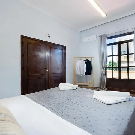 Апартаменты Clio Townhouse *