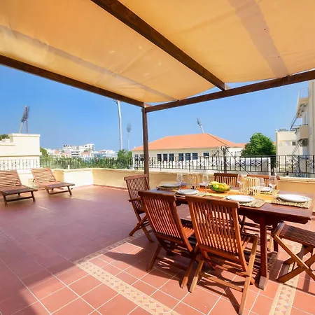 Апартаменты Clio Townhouse